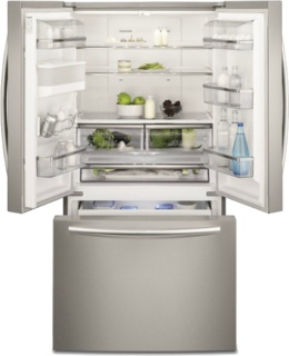 Холодильники Electrolux с отделкой из нержавейки в интерьере