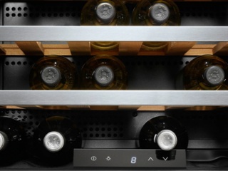 Компактный винный шкаф Electrolux KBW5T – обзор функциональных особенностей