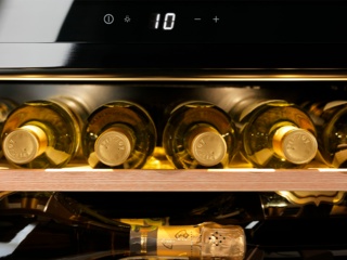 Электронное управление в винных шкафах от Electrolux