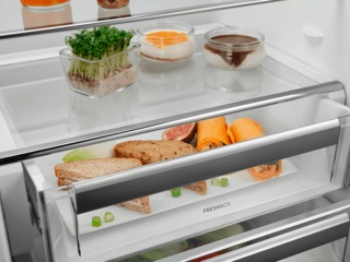 Поглотитель запахов FreshPlus в холодильнике Electrolux