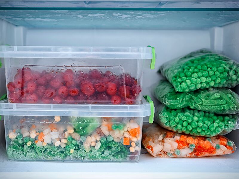 Можно ли замораживать горячие продукты в морозильной камере